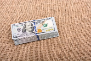 Bize banknot dolar üzerine yağlıboya