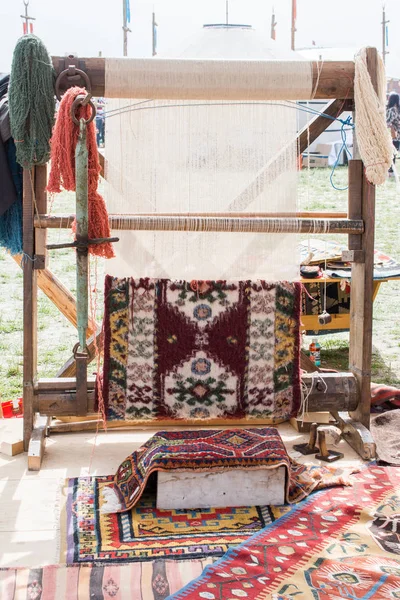 Halı dokuma tezgâhı üzerinde geleneksel türleri