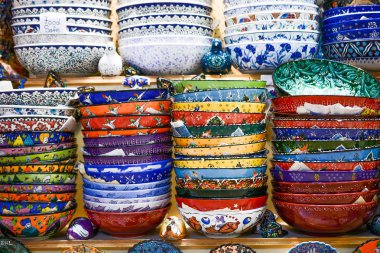 Farklı türde bir pazarda seramik sofra