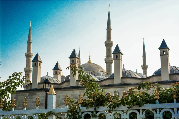 Minaret av osmanska moskéer i se — Stockfoto