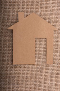 Keten bir tuval küçük kağıt ev