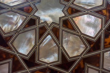 Osmanlı sanatı İnci kaküllerin Anası örneğidir