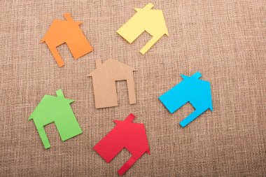 Ev şekli renkli kağıt kesme 