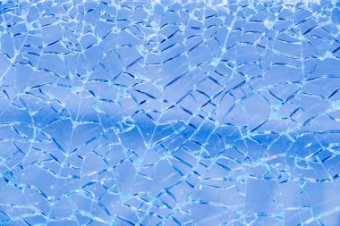 Arka plan olarak çatlaklar ile parçalanmış cam