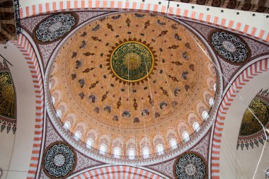 Osmanlı mimarisinde kubbe iç görünüş  
