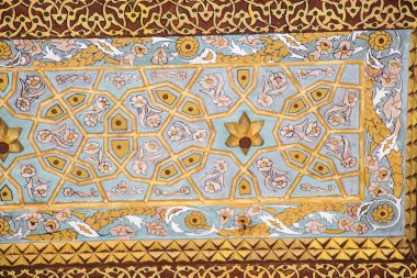 Osmanlı zamanının çiçek desenli örneği