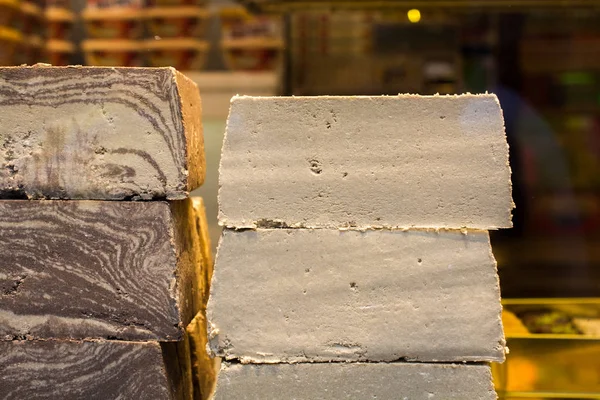 Halvah ou Halva un sucré fait avec de la pâte de sésame tahini — Photo