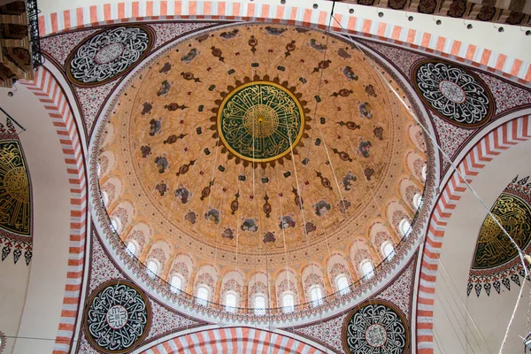 Osmanlı mimarisinde kubbe iç görünüş  