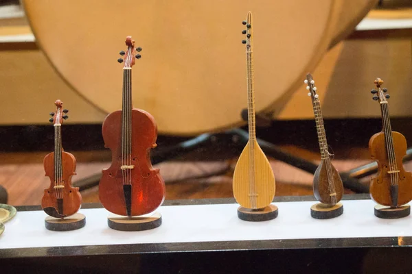 Ensemble de modèles d'instruments de musique en bois — Photo