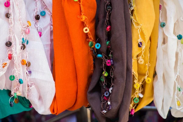 刺繍入り Turksih 伝統的な女性のスカーフ — ストック写真