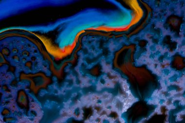 Renkli boya baloncuklar bir camına