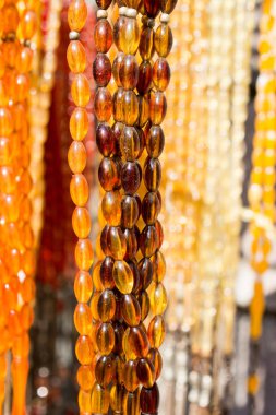 Çeşitli renkteki dua eden boncuk ayarla