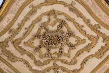 Osmanlı zamanının çiçek desenli örneği