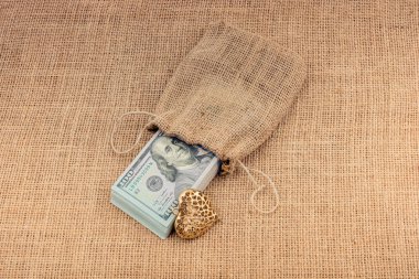 Bizi dolar ve bir kalp şekli paket