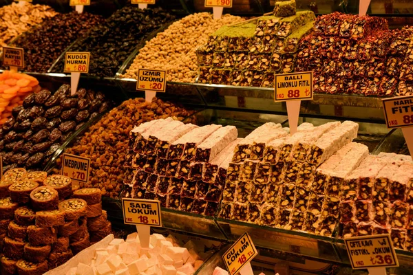 Different kinds of Turkish delight sweets — Stock Photo, Image