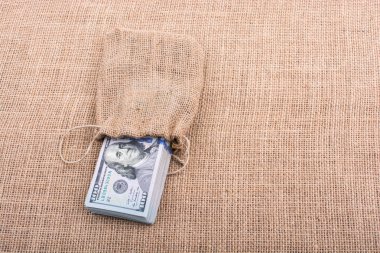 Banknot paket bizden dollarin bir çuval