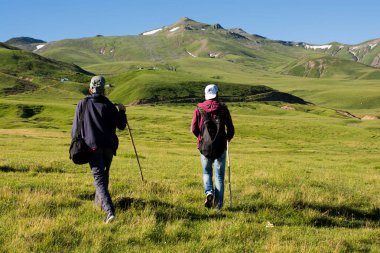 Arkadaşlar bir gezi alarak 