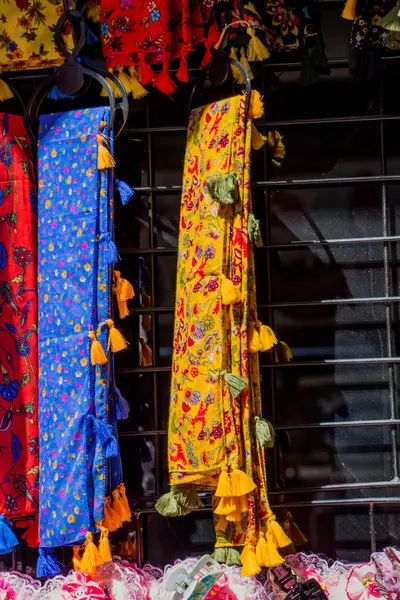 刺繍入り Turksih 伝統的な女性のスカーフ — ストック写真