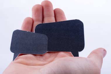 Diyalog kutuları tutan el