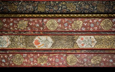 Osmanlı zamanının çiçek desenli örneği