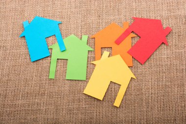 Ev şekli renkli kağıt kesme 