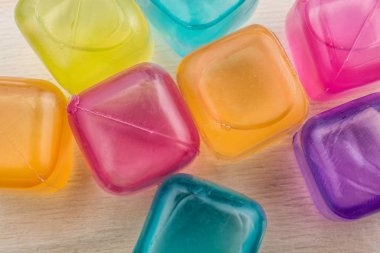 Ahşap renkli buz küpleri sahte