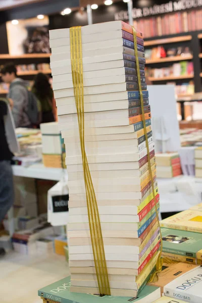 Pila de libros como concepto educativo y empresarial —  Fotos de Stock