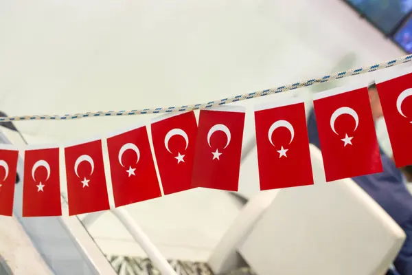 Τουρκική εθνική σημαία σε προβολή — Φωτογραφία Αρχείου