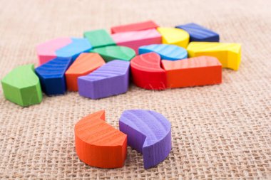 Renkli bir mantık bulmaca parçaları