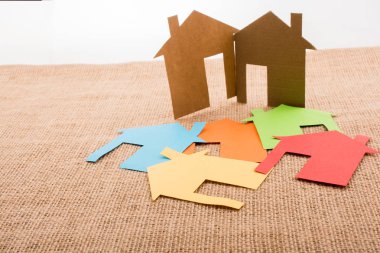 Ev şekli renkli kağıt kesme 