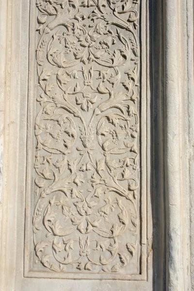 Arte de escultura em mármore otomano em padrões florais — Fotografia de Stock