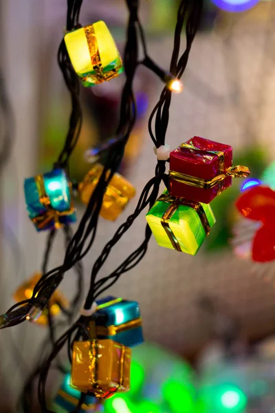 Lumières de Noël et de fête sous forme de boîtes-cadeaux — Photo