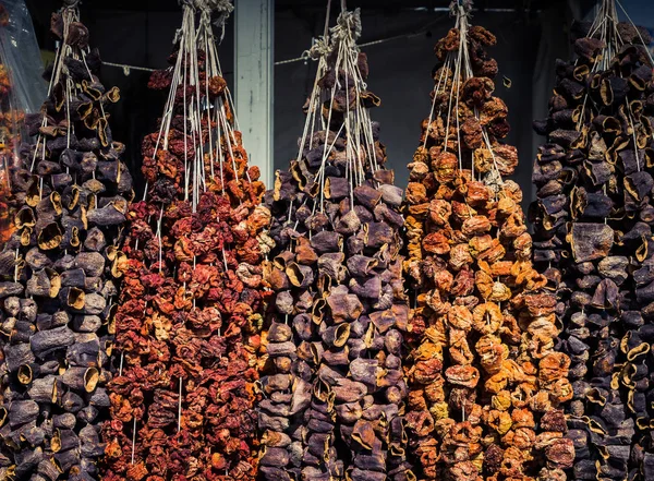 Warzywa suszone, wylegiwanie na turecki sklep spożywczy — Zdjęcie stockowe