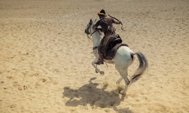 At binme ve çekim Osmanlı Süvari okçu 
