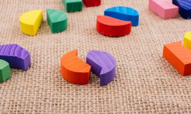 Renkli bir mantık bulmaca parçaları