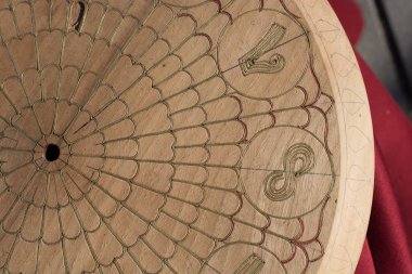 Osmanlı zamanının çiçek desenli örneği