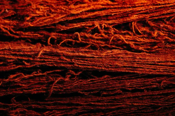 Натуральная шерстяная нить окрашенная в цвет — стоковое фото