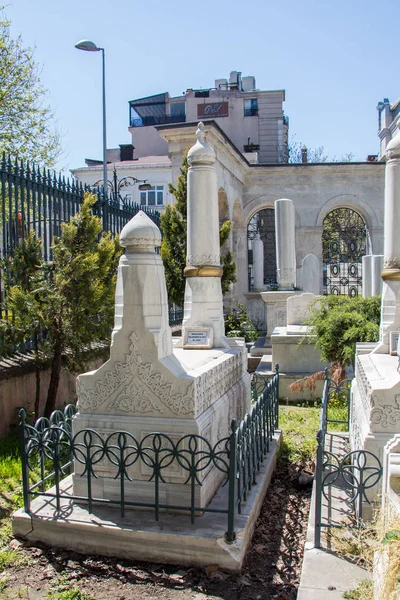 Old stone on the graves in Istanbul — Stock Photo, Image