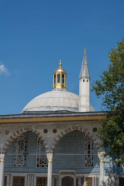 Schönes Beispiel osmanischer türkischer Architektur — Stockfoto