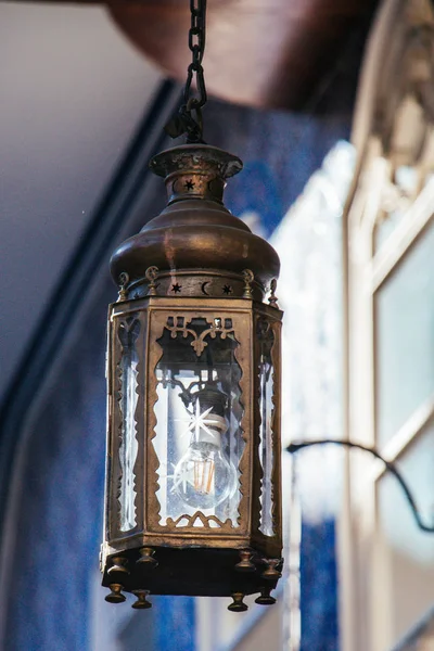 Eski Osmanlı tarzı tavan lambaları iç dekorasyon için — Stok fotoğraf