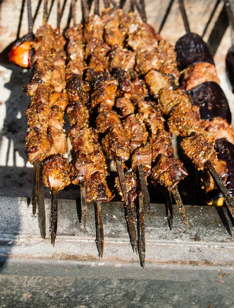 Barbecue Cuit Sur Brochettes Extérieur — Photo