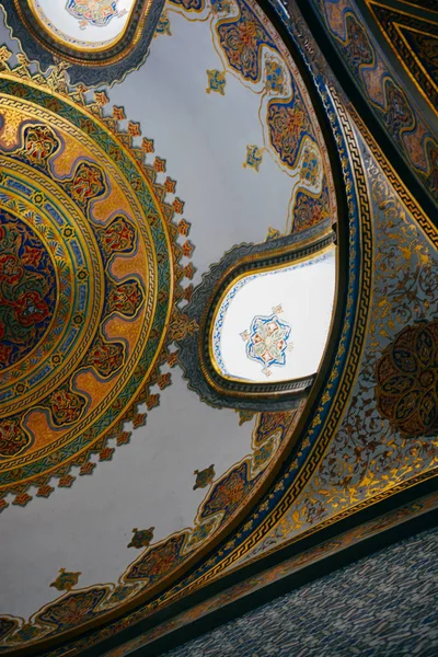 Vista interior de la cúpula en la arquitectura otomana — Foto de Stock