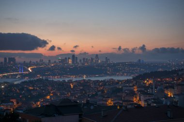 Istanbul cityscape bulutlar altında