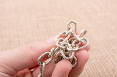 Altın rengini el yaptım zincir