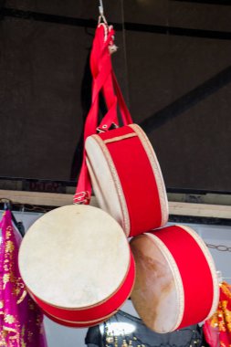 Pazarda bir musicak aracı olarak geleneksel davul 