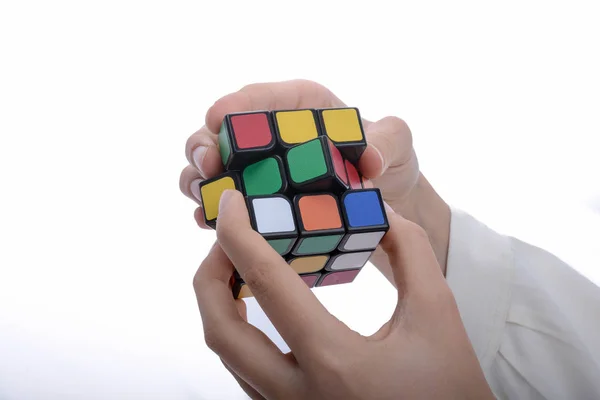 Rubik's cube à la main — Photo