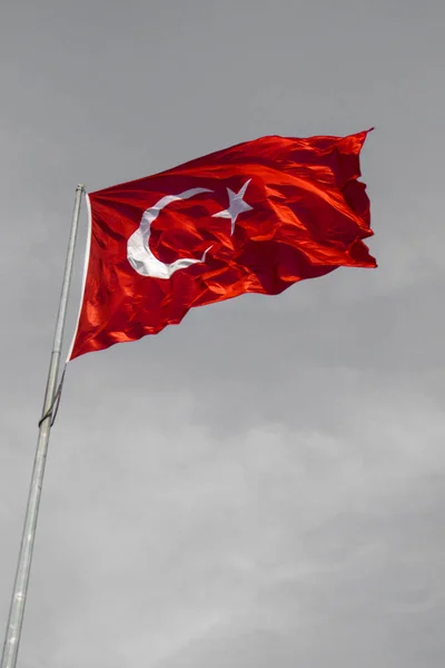 Turkiska nationella flagga i vyn — Stockfoto