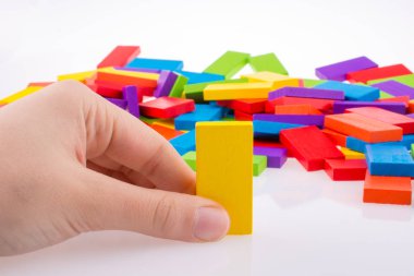 El ile renkli domino oynuyor