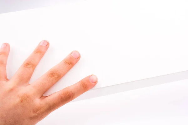 Кусок бумаги в руке — стоковое фото