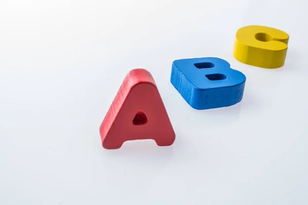 Kolorowe litery Abc z drewna — Zdjęcie stockowe